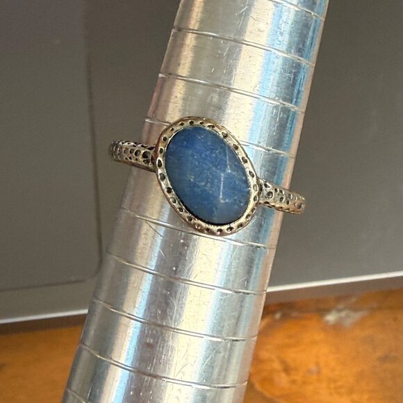 Chicos Silver-Tone Textured Band Ring With Blue Stone Size 8 - Picture 5 of 5